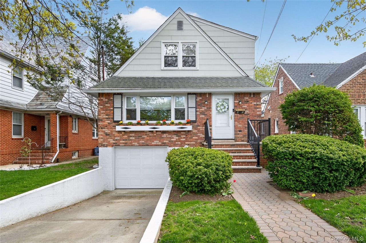 21 Whitney Ave
