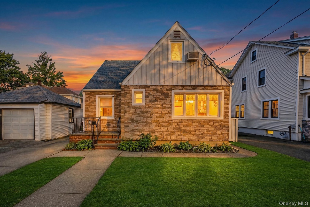 38 Hawthorne Ave
